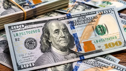 A cuánto cotiza el dólar hoy (Imagen ilustrativa con IA)
