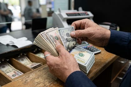 A cuánto cotiza el dólar hoy (imagen ilustrativa generada con IA)
