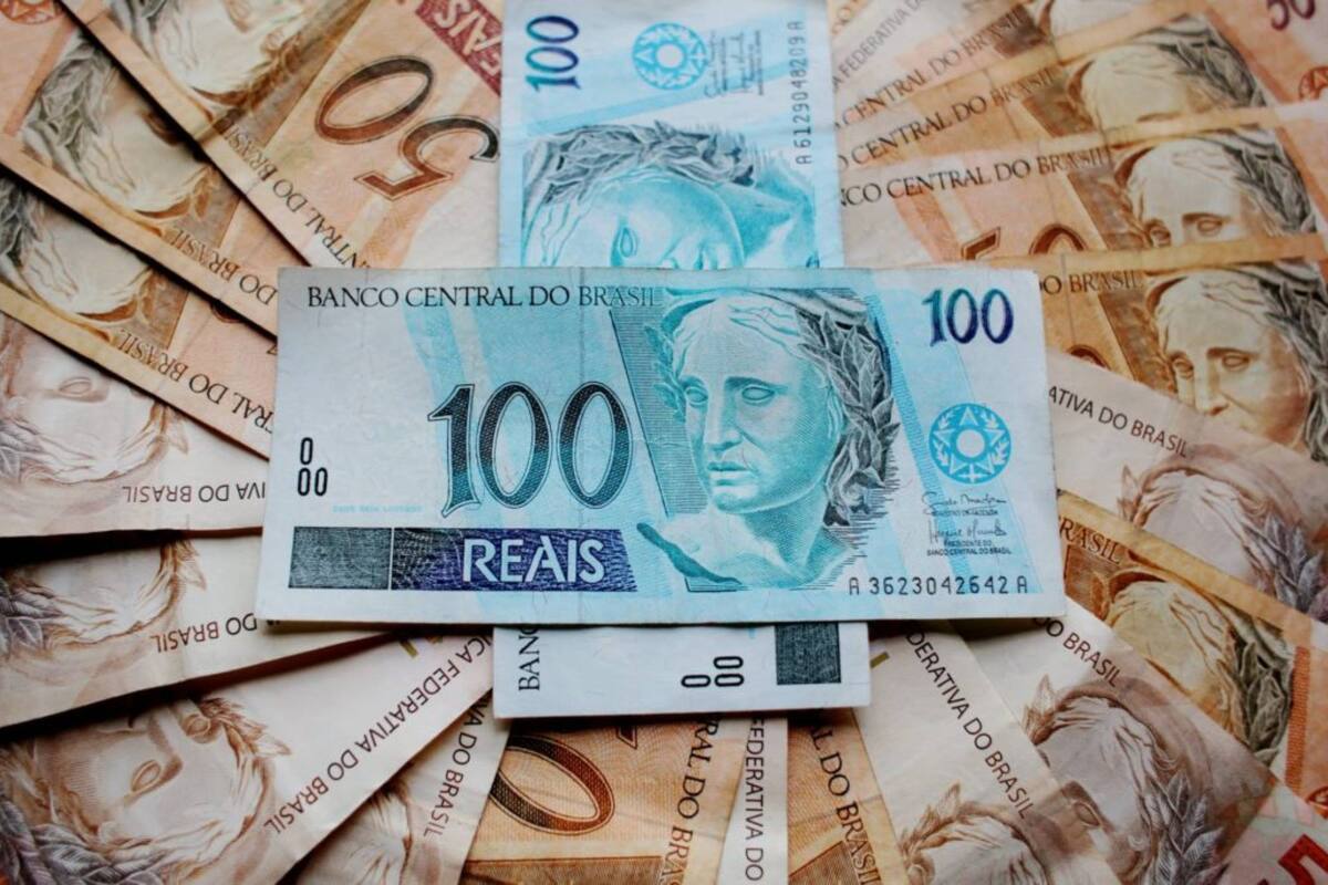 A cuánto cotiza el real oficial y el blue este miércoles 26 de febrero