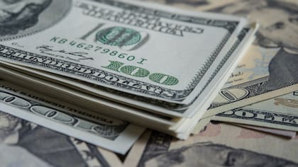 A cuánto cotizaron el dólar oficial y el dólar blue martes 31 de marzo