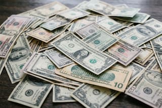 A cuánto cotizaron el dólar oficial y el dólar blue este lunes 20 de abril