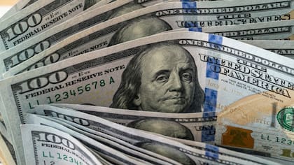 A cuánto está el dólar este miércoles 20 de mayo (imagen representativa creada con IA)