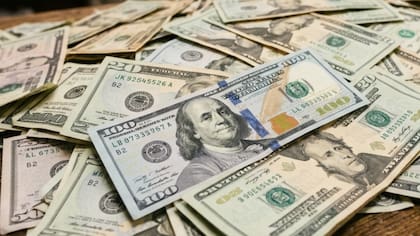 A cuánto está el dólar hoy (imagen representativa generada con IA)