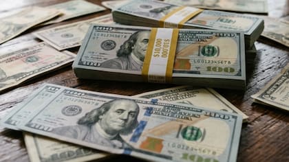 A cuánto está el dólar hoy (imagen representativa creada con IA)