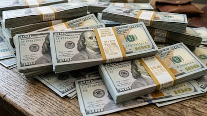 A cuánto está el dólar (imagen representativa creada con IA)