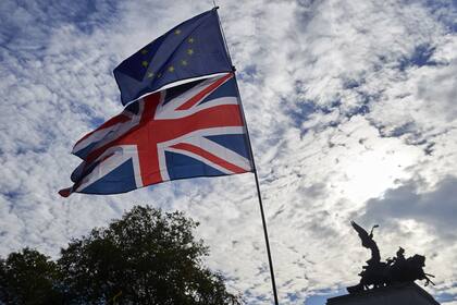 Los británicos que temen la vida fuera de Europa se reunieron hoy en Londres desde todos los rincones del Reino Unido para tratar de frenar la inminente ruptura de su país con la Unión Europea