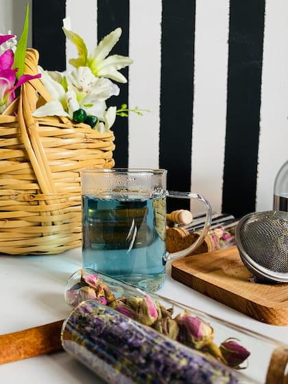 A día de hoy los hashtags #butterflypeatea y #butterflypeaflowertea -nombre en inglés que se le otorga al té azul- han alcanzado más de 40 millones de visitas solamente en TikTok