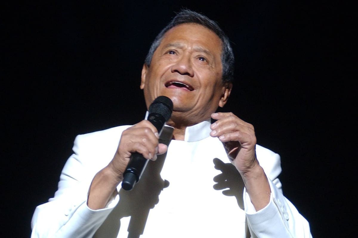 A días de la emisión del último capítulo, el compositor hizo saber su descontento por la falta de rigurosidad histórica de la ficción