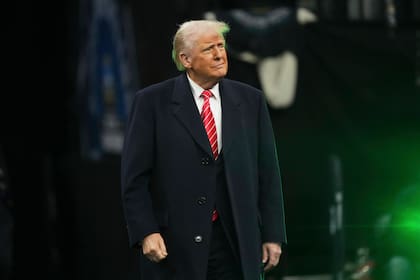 A diferencia de 2017, cuando tribunales bloquearon inicialmente la prohibición, la actual Corte Suprema de mayoría conservadora probablemente avalaría las nuevas restricciones migratorias de Trump