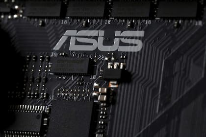 A diferencia de otros ciberataques, en este caso se vulneró el servidor de actualizaciones de software de la compañía para poder acceder e instalar un software malicioso en miles de computadoras personales