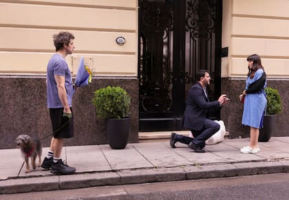 A diferencia de su personaje, la actriz asegura que nunca tuvo ese ferviente deseo de la familia perfecta. La primera temporada de Envidiosa termina con Vicky en una encrucijada: aceptar la propuesta de casamiento de Dani (Martín Garabal), su expareja, o declararle su amor a Matías (Esteban Lamothe)