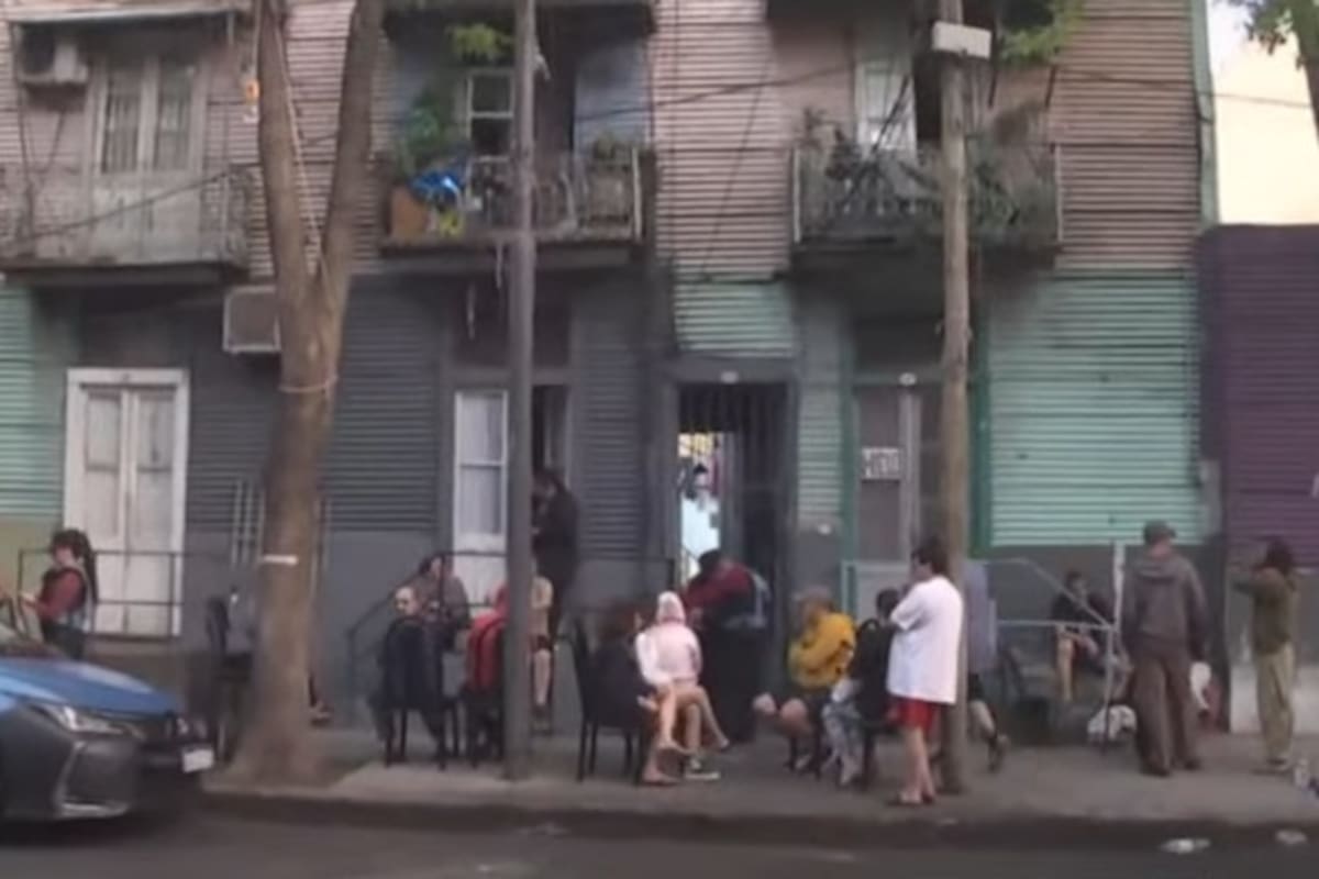 A dos cuadras de la cancha de Boca: se incendió un conventillo y un hombre falleció