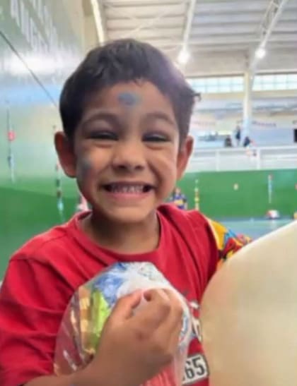 A. el niño de 4 años que murió en Comodoro Rivadavia