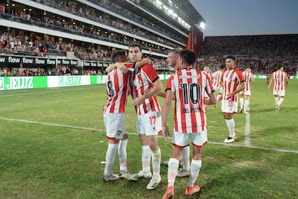 A Estudiantes el estreno por la Copa Libertadores lo encuentra en un estupendo presente, con tres éxitos en las tres fechas de la Copa de la Liga Profesional; Audax Italiano lo recibirá en Chile.