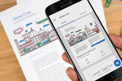 A falta de una fotocopiadora multifunción, Adobe Scan es una muy buena app que permite escanear documentos y crear archivos PDF
