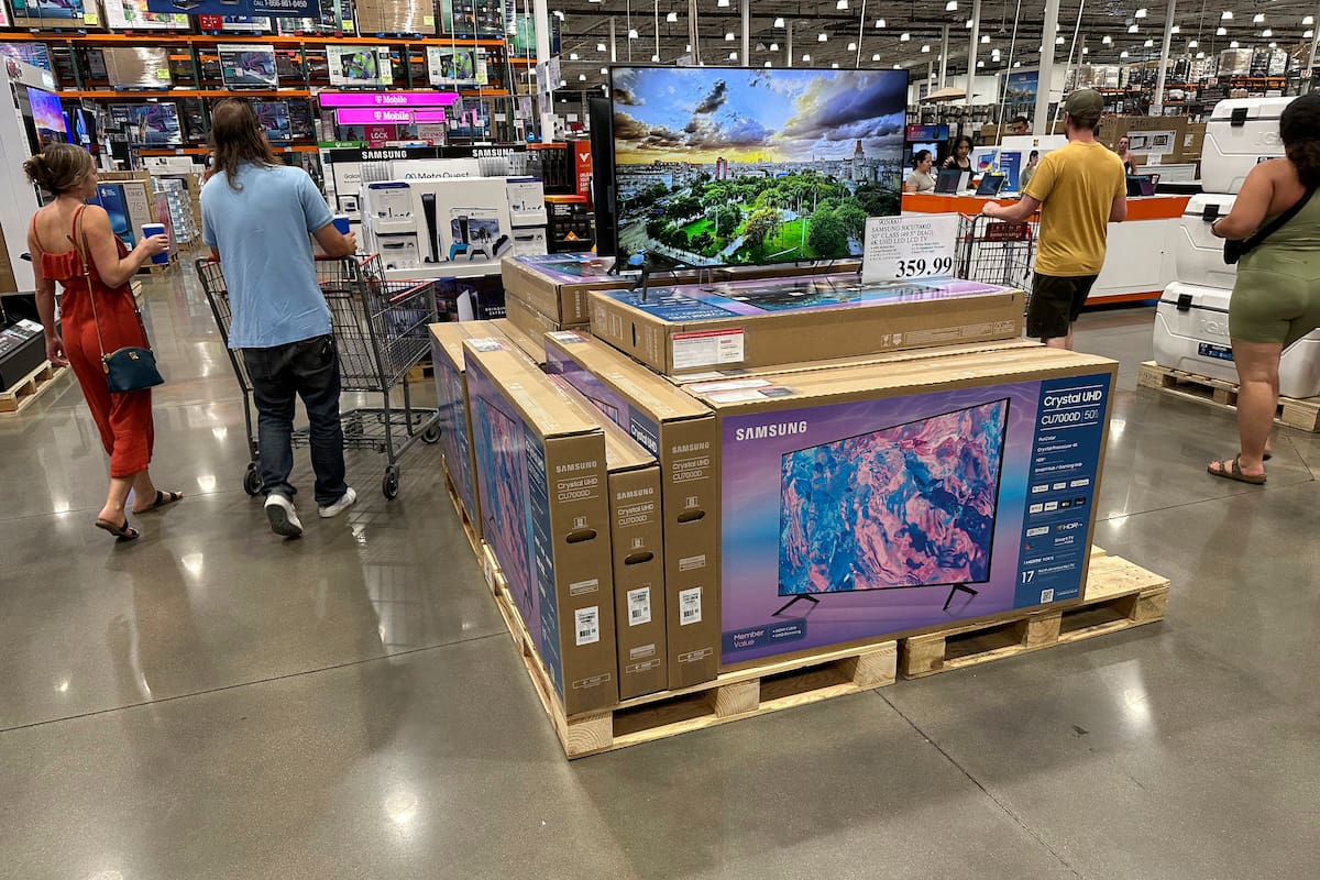 A finales del mes de agosto, varios productos de las tiendas de Costco tendrán grandes descuentos por la finalización de la temporada de verano (Foto AP/David Zalubowski)