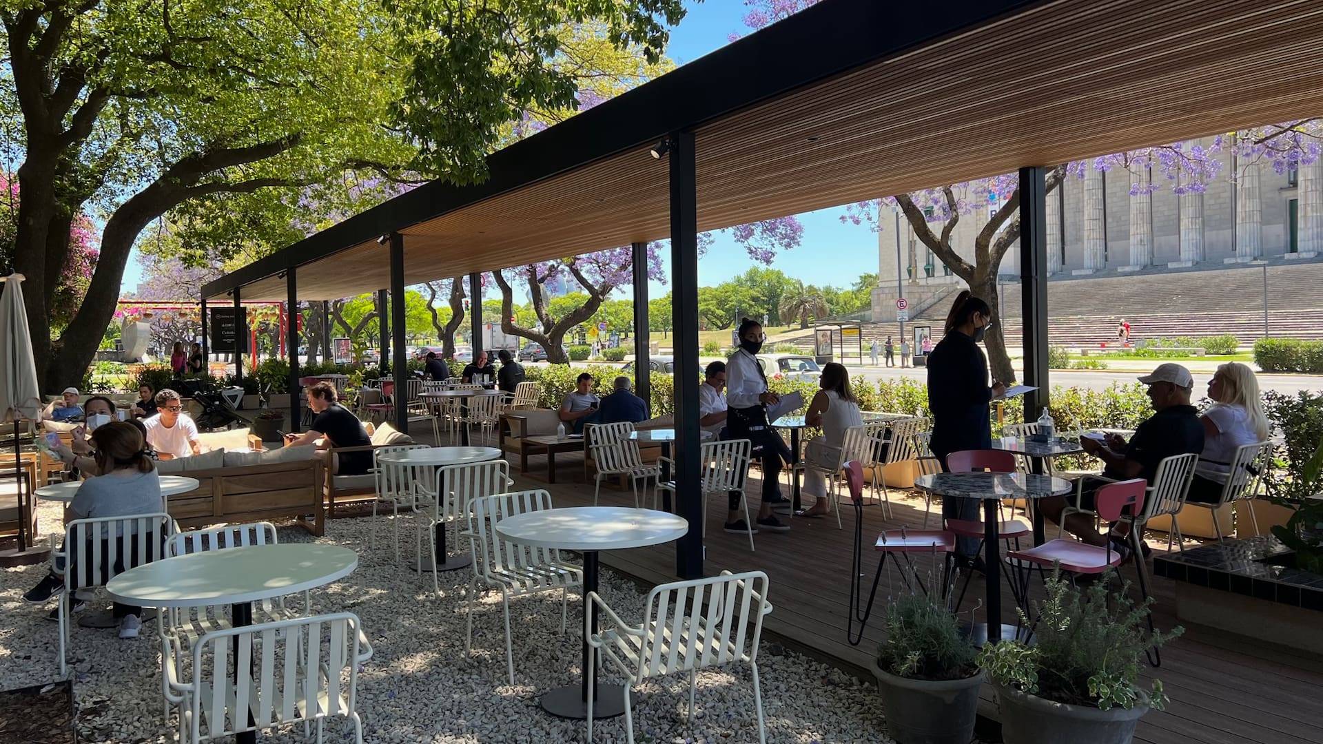A fines de 2021 inauguró el renovado polo gastronómico frente a la Facultad de Derecho, que promete ser punto de encuentro a toda hora sobre la avenida Figueroa Alcorta.