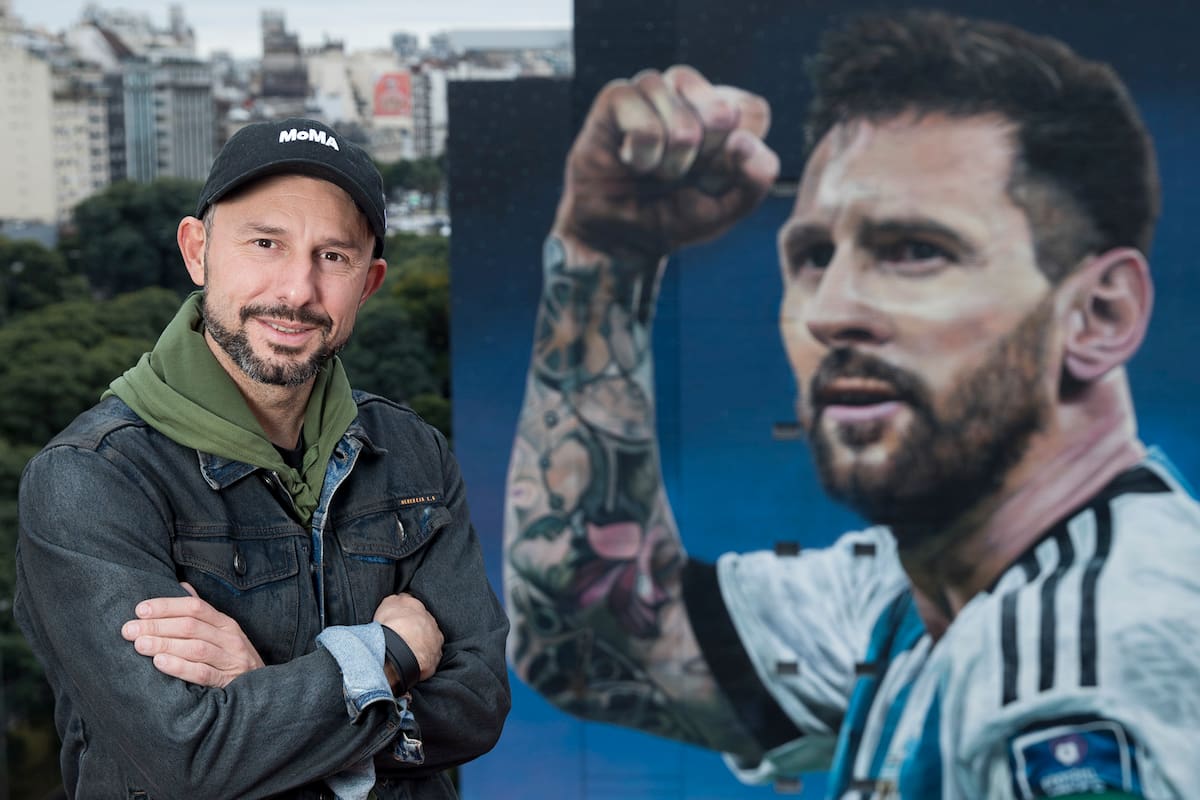 A fines del año último, el muralista retrató a Lionel Messi en la Avenida 9 de Julio y Belgrano