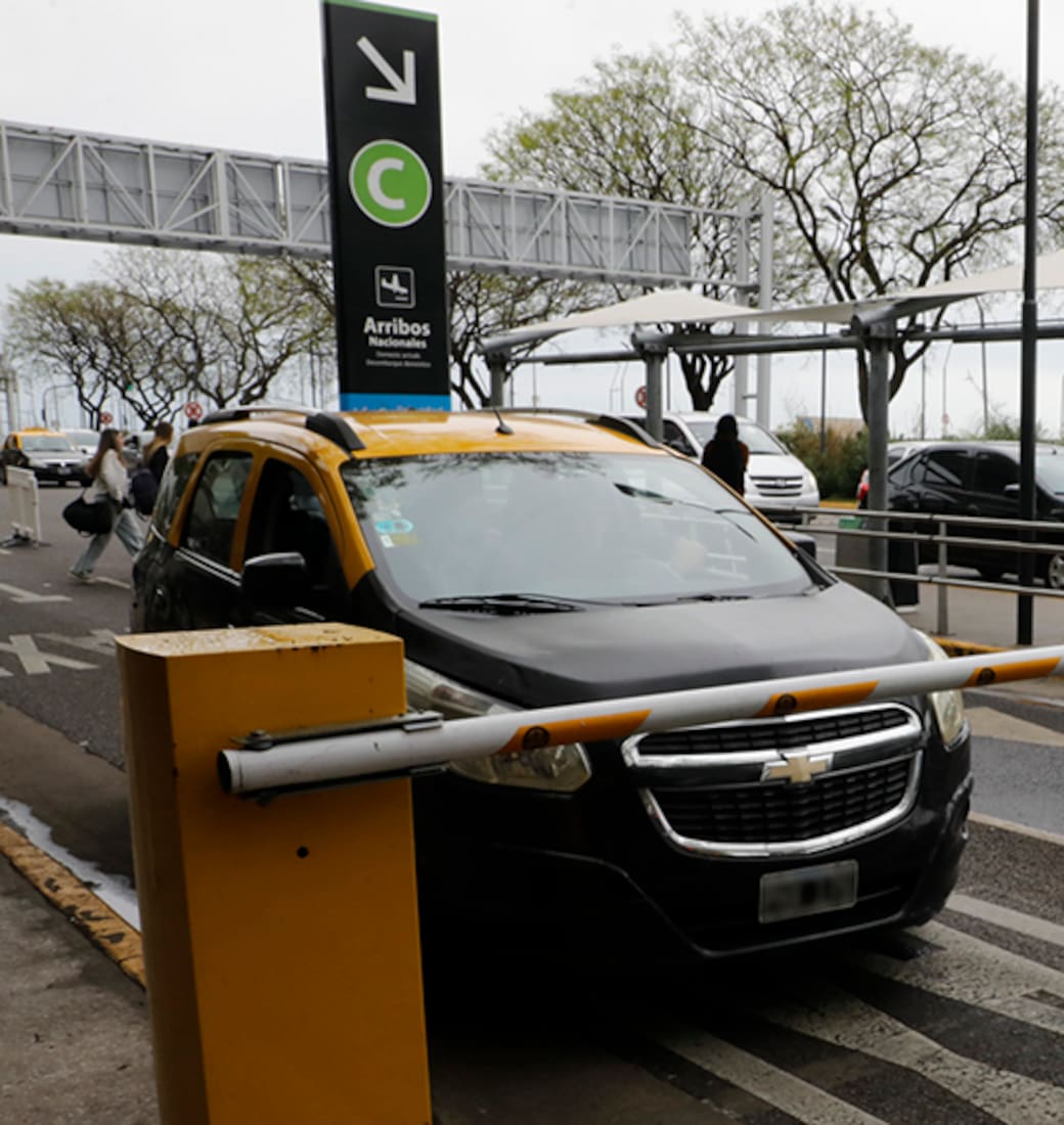 A Fondo sobre la situación entre taxistas y choferes de aplicaciones, a raíz del enfrentamiento que ocurrió el otro día en la puerta del aeropuerto.