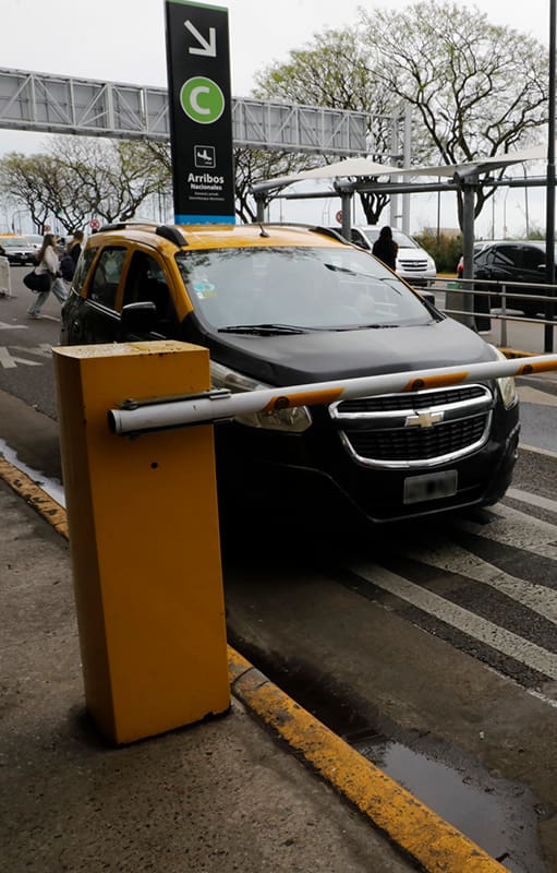 A Fondo sobre la situación entre taxistas y choferes de aplicaciones, a raíz del enfrentamiento que ocurrió el otro día en la puerta del aeropuerto.