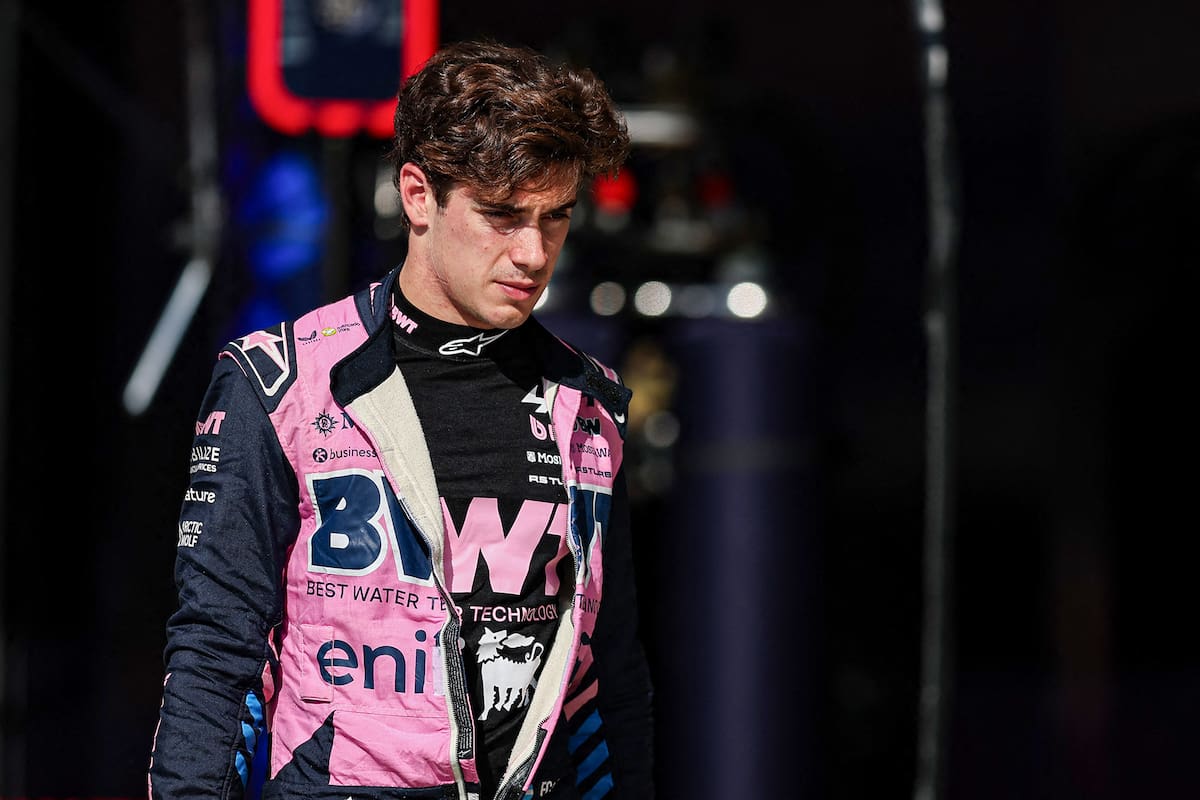 A Franco Colapinto le quedó un gesto entre adusto y de desconcierto luego del despiste en Silverstone, donde partirá 19º este domingo en el Gran Premio de Gran Bretaña.