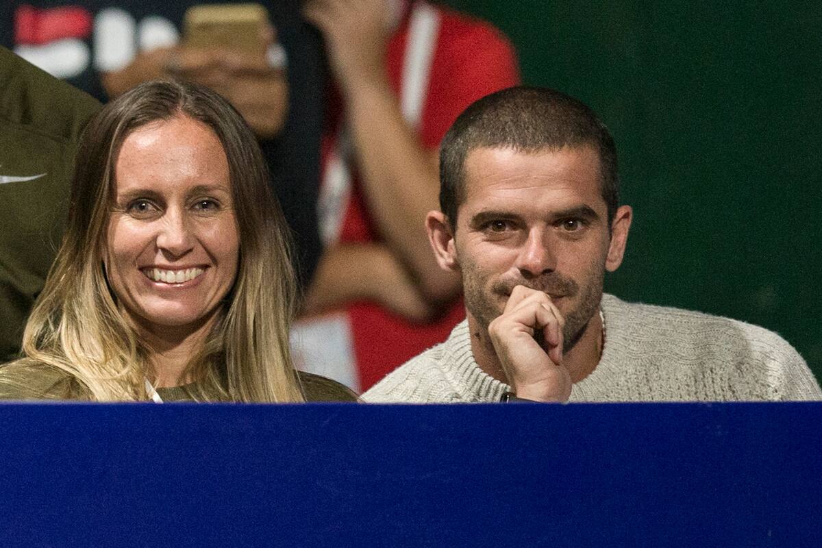 a Gago se lo pudo ver junto a su esposa, Gisela Dulko, en el Argentina Open.