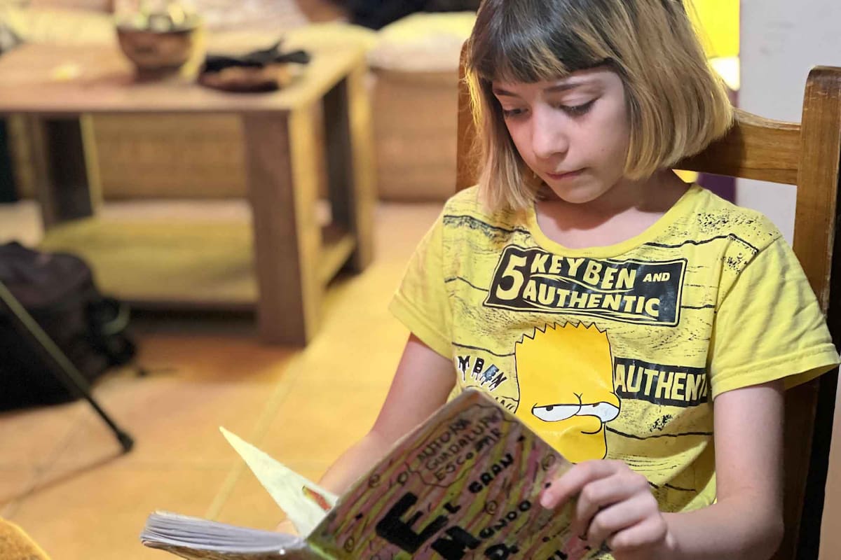 A Guadalupe le encanta escribir libros de historietas en las que sus compañeros tienen diferentes aventuras