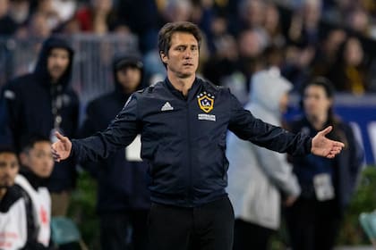 A Guillermo Barros Schelotto se le fue el sueco Zlatan Ibraimovic y piensa en un refuerzo de ese nivel para Los Ángeles