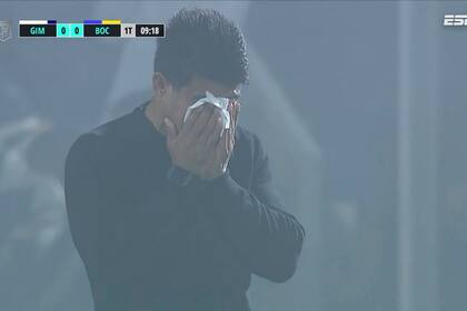 A Hugo Ibarra le ardieron los ojos; fue una de las tantas víctimas de la acción policial desde fuera del estadio de Gimnasia.