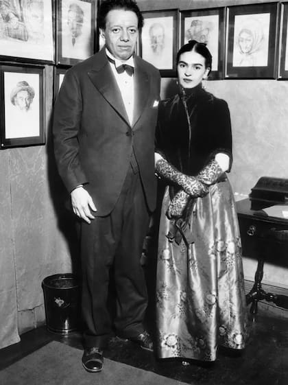 A inicios de los años 30, Diego Rivera y Frida Kahlo vivieron una temporada en EE.UU. Desde ese país, la artista le escribió varias cartas a su familia. Esta foto fue tomada en una exhibición en Nueva York