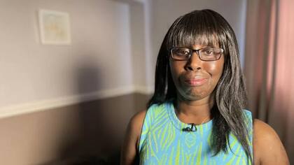 A June Armatrading le dijeron que su padre había dejado a su familia, pero ahora cree que el estado lo "abandonó".