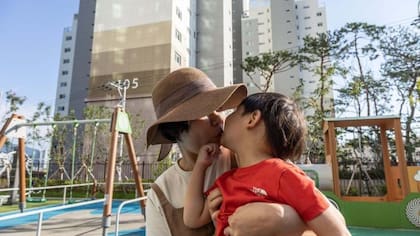 A Jungyeon le entristece que muchas mujeres no tengan la oportunidad de experimentar la maravilla de la maternidad debido a la "situación trágica" en que se encuentran.