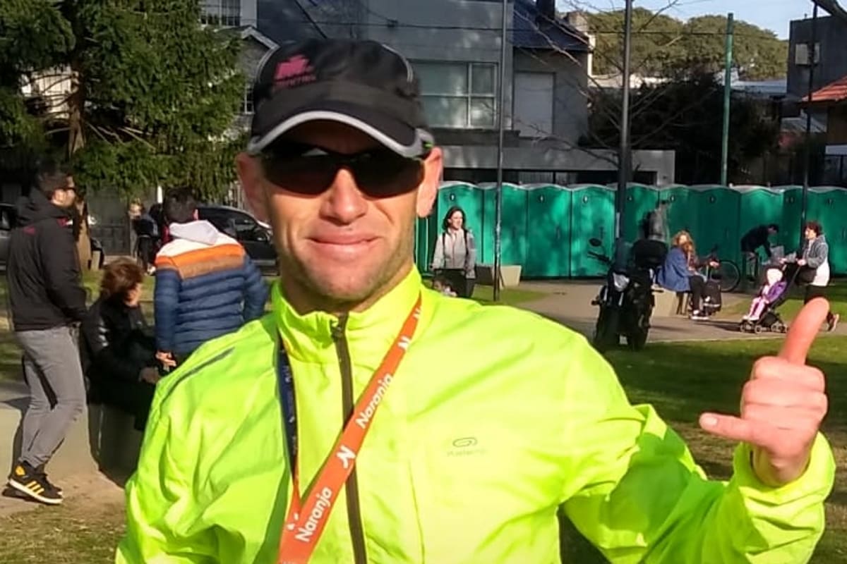“A la acción solidaria la llamé “42K.Sa” porque cae justo: son 42K en casa en solidaridad con Santi”, explica Dante Sin. Será la décima maratón de este runner, que tiene 20 años de trayectoria y muchas carreras benéficas realizadas.