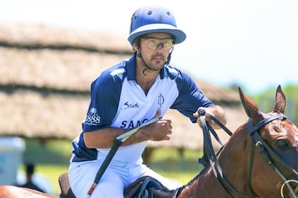 A la cancha: Tomasito Fernández Llorente entra por Pelón Stirling en la Triple Corona