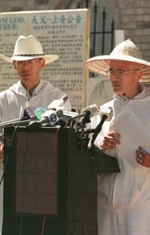 A la derecha de la foto, el líder Chen, en una conferencia de prensa el 31 de marzo de 1998 (Getty Images)