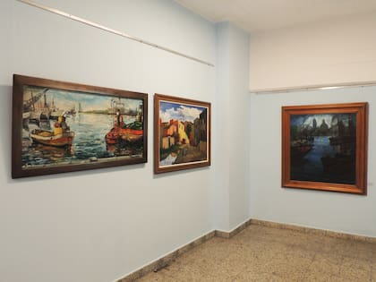 A la derecha, "Hora azul en La Boca", de Quinquela Martín