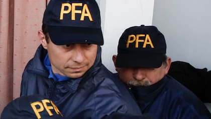 A la derecha Ruiz Diaz junto a Juan Carlos Pelozo, dos de los gendarmes que declararon en calidad de testigos en la causa