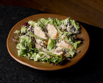 A la ensalada Caesar de Trufa se le suman espárragos