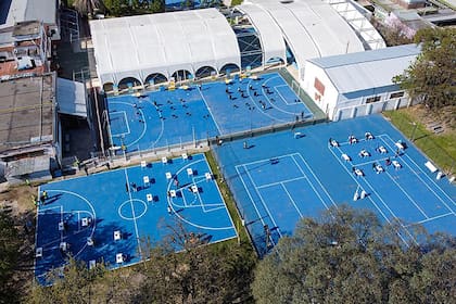 A la espera de una respuesta de la Nación, la Ciudad reunió a 100 alumnos en un polideportivo