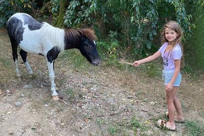 A la hija de Wanda Nara, Francesca, le regalaron un caballo