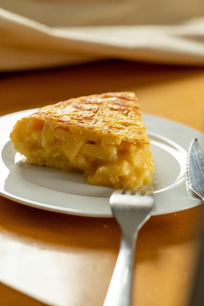 A la hora de preparar una clásica tortilla de papas, los debates gastronómicos suelen ser infinitos