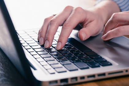 A la hora de redactar un email formal. la IA recomienda mantenerlo corto y conciso