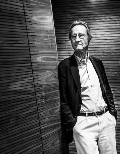 A la hora de revisar los escombros de su país, ha escrito ensayos sobre la culpa, la política, la moral y la fe, además de investigaciones jurídicas