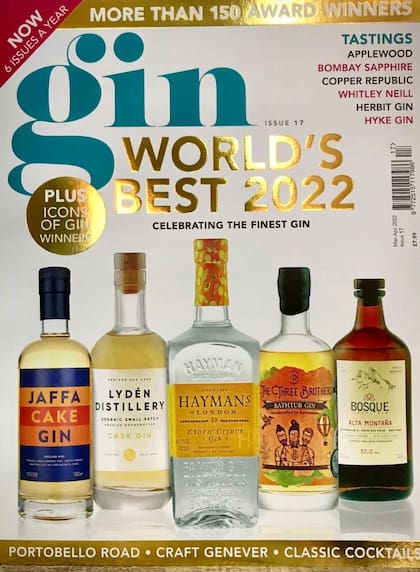 A la izquierda, Bosque Alta Montaña, ganador del premio al mejor gin contemporáneo en los World Gin Awards 2022