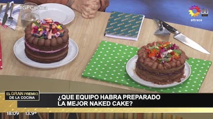 A la izquierda, la torta que los dos equipos debían replicar y a la derecha, la desprolija presentación del "Tano"