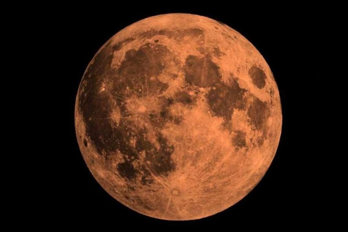 A la Luna llena de marzo también se la conoce como "Luna del Gusano" de acuerdo una característica del cambio de estaciones (Archivo)