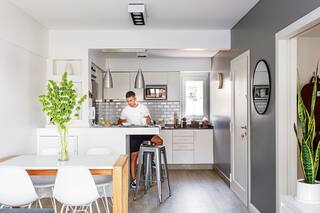 Así se renovó un dos ambientes con reformas pequeñas y detalles de decoración