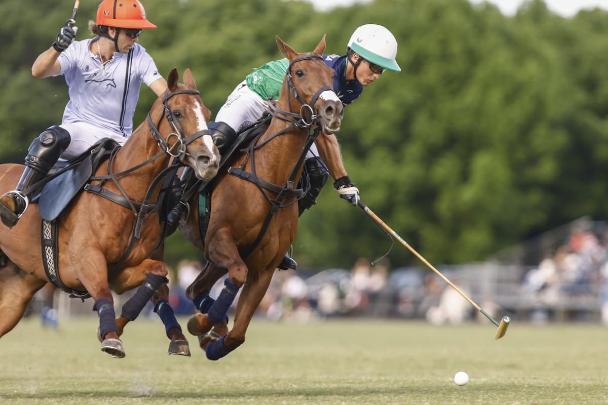 A La Natividad-La Dolfina le sobran recursos, como lo muestra Bartolomé Castagnola (h.) con este revés en velocidad; Victorino Ruiz Jorba aportó 5 tantos en la caída de Los Machitos-El Refugio por el Abierto de Tortugas.