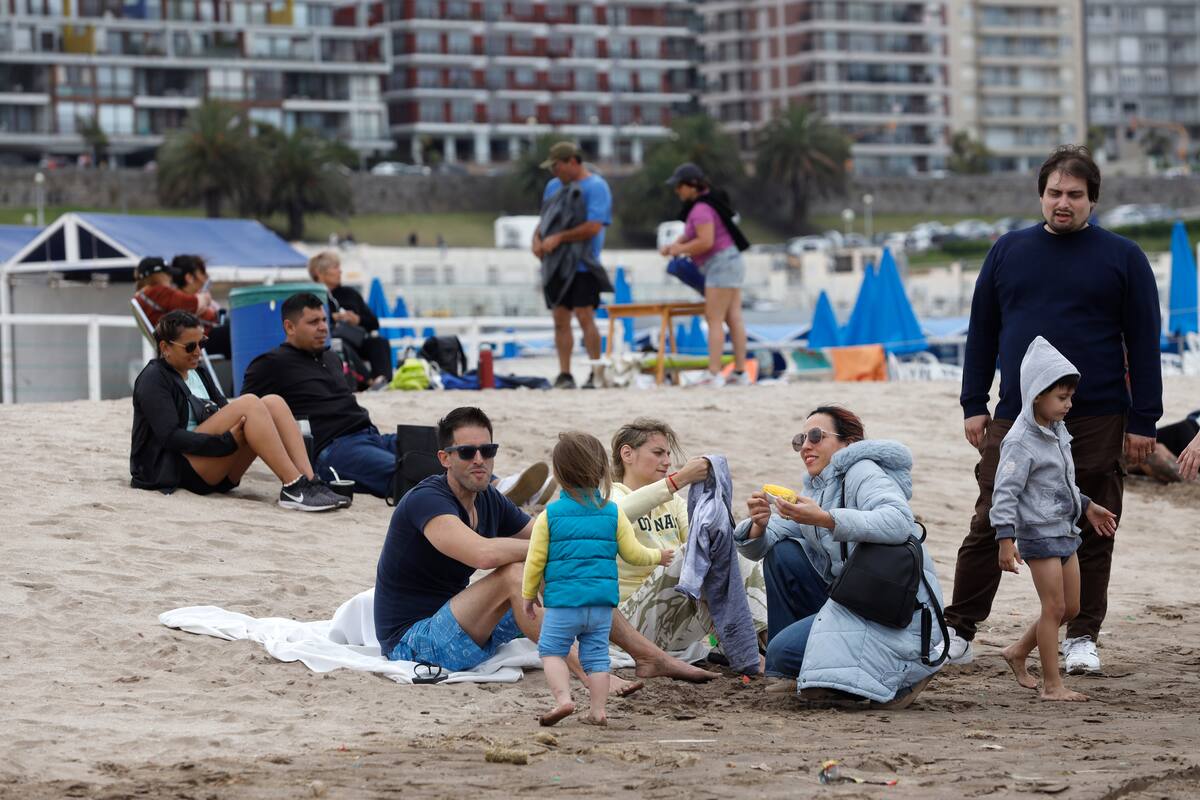 A la playa, pero con abrigos