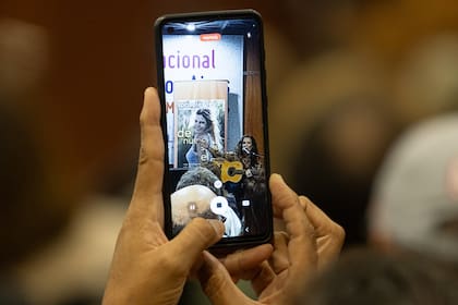 A la presentación en sala la Carlos Gorostiza del Pabellón Amarillo de La Rural, acudieron más de 150 personas.